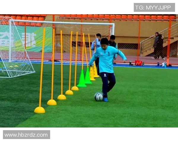 足球明星练球必备装备详解助你提升球技与表现 足球明星练球必备装备详解助你提升球技与表现